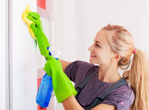 Local curtain cleaning process for hanging drapes in Brixton